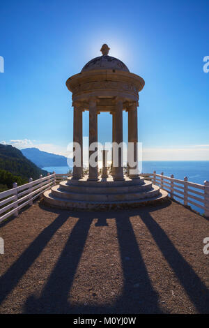 Ionischer Tempel, Son Marroig Mansion, Deia, Mallorca, Balearen, Spanien Stockfoto