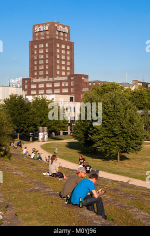 Deutschland, Köln, Blick vom Mediapark in der Hansa Hochhaus Deutschland, Koeln, Blick vom Mediapark zum hansahochhaus. Stockfoto