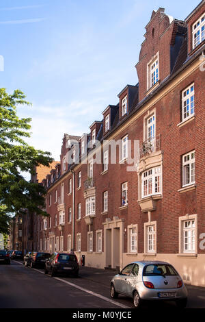 Deutschland, Köln, Häuser in Buelow Straße im Bezirk Nippes. Deutschland, Koeln, Haeuser in der Buelowstrasse im Stadtteil Nippes. Stockfoto