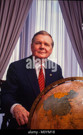 Paul S. Amos - in seinem aflac Büro. AFLAC wurde von den Brüdern John, Paul (gestorben 2014) und William Amos in Columbus, Georgia im Jahre 1955 gegründet. Stockfoto