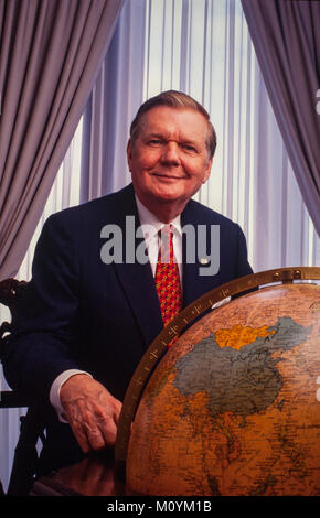 Paul S. Amos - in seinem aflac Büro. AFLAC wurde von den Brüdern John, Paul (gestorben 2014) und William Amos in Columbus, Georgia im Jahre 1955 gegründet. Stockfoto