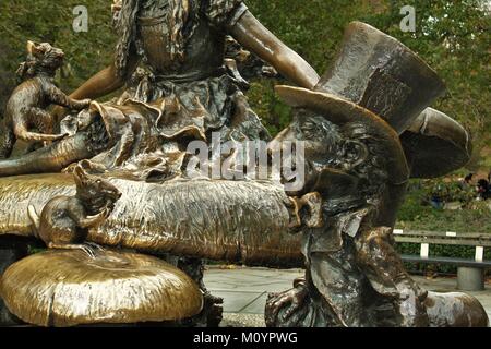 Alice im Wunderland memorial Statue für Margarita Delacorte - Bethesda Park, New York City - November 15, 2017. Stockfoto