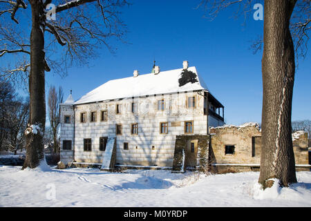 Zdar nad Sazavou, TSCHECHISCHE REPUBLIK - Dec 18, 2015: Renaissance Schloss in Prerov nad Labem, Mittelböhmische Region. Winter Foto mit Schnee. Stockfoto