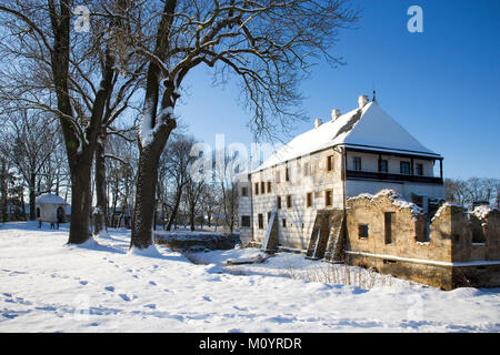 Zdar nad Sazavou, TSCHECHISCHE REPUBLIK - Dec 18, 2015: Renaissance Schloss in Prerov nad Labem, Mittelböhmische Region. Winter Foto mit Schnee. Stockfoto