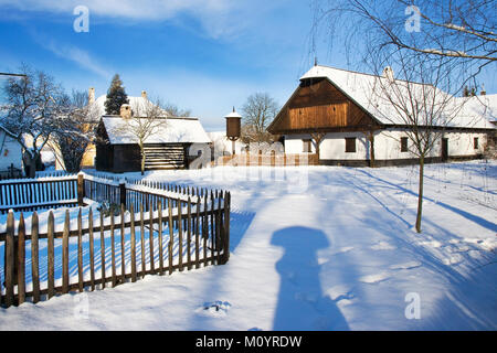 Zdar nad Sazavou, TSCHECHISCHE REPUBLIK - Dec 18, 2015: traditionellen bäuerlichen Architektur in Open-air Museum in Prerov nad Labem, Mittelböhmische Region. Dies ist die o Stockfoto