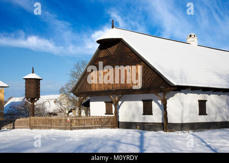 Zdar nad Sazavou, TSCHECHISCHE REPUBLIK - Dec 18, 2015: traditionellen bäuerlichen Architektur in Open-air Museum in Prerov nad Labem, Mittelböhmische Region. Dies ist die o Stockfoto