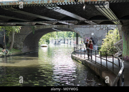 Regents Canal in der Nähe von Camden Lock Stockfoto