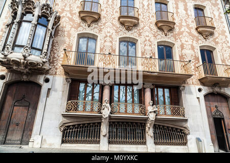 Architektur, modernistisches Gebäude, Casa Sola Morales von Lluis Domenech i Montaner. Olot, Katalonien, Spanien. Stockfoto