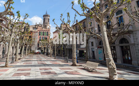 Blick auf die Stadt, Street Promenade in Olot, Katalonien, Spanien. Stockfoto