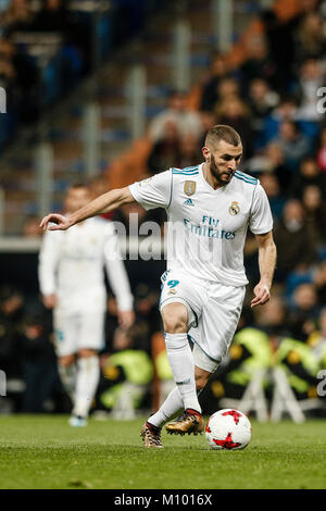 Karim Benzema (Real Madrid) steuert den ball Copa del Rey Match zwischen Real Madrid vs Leganes FC im Santiago Bernabeu in Madrid, Spanien, 23. Januar 2018. Credit: Gtres Información más Comuniación auf Linie, S.L./Alamy leben Nachrichten Stockfoto