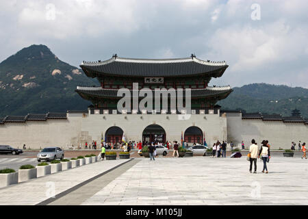 Südkorea: Haupttor des Gyeongbokgung Palast in Seoul | Verwendung weltweit Stockfoto