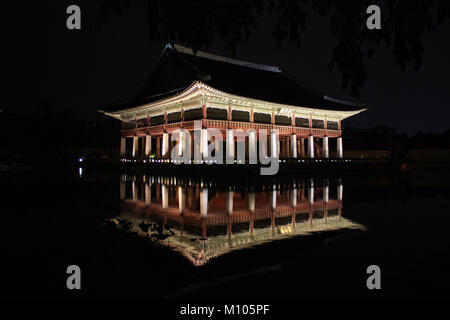 Südkorea: gyeonghoeru (Royal Banquet Hall) an Gyeongbokgung Palast in Seoul | Verwendung weltweit Stockfoto