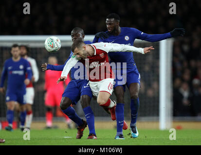 London, Großbritannien. 24. Januar, 2018. N'Golo Kante (C) Jack Wilshere (A) Tiemoue Bakayoko (C) in der carabao Cup, Halbfinale, zwischen Arsenal und Chelsea im Emirates Stadium, London, am 24. Januar 2018 ** DIESES BILD IST FÜR DIE REDAKTIONELLE VERWENDUNG ** Quelle: Paul Marriott/Alamy leben Nachrichten Stockfoto