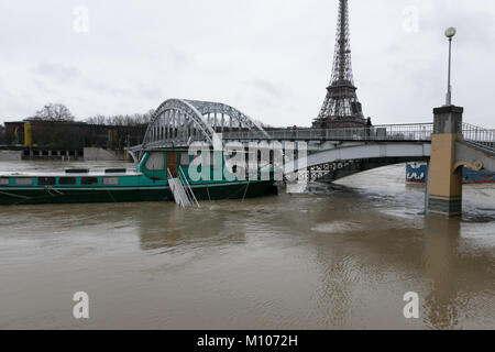 Paris, Frankreich. 25 Jan, 2018. Hochwasser steigt in Paris, Seine im Hochwasser am 25. Januar 2018 Credit: RichFearon/Alamy leben Nachrichten Stockfoto