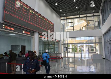 Mombasa, Kenia. 12 Aug, 2017. Der neue Bahnhof von Mombasa am 11.08.2017 sieht aus wie ein Flughafen - Kenia. | Verwendung der weltweiten Kredit: dpa/Alamy leben Nachrichten Stockfoto