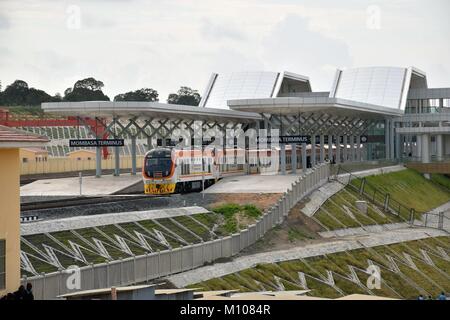 Mombasa, Kenia. 12 Aug, 2017. Der neue Bahnhof von Mombasa am 11.08.2017 mit einem Personenzug nach Nairobi - Kenia. | Verwendung der weltweiten Kredit: dpa/Alamy leben Nachrichten Stockfoto