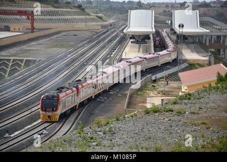 Mombasa, Kenia. 12 Aug, 2017. Der neue Bahnhof von Mombasa am 11.08.2017 mit einem Personenzug nach Nairobi - Kenia. | Verwendung der weltweiten Kredit: dpa/Alamy leben Nachrichten Stockfoto