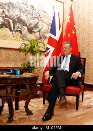 London, Großbritannien. 25. Januar, 2018. Chinesische Botschafter in Großbritannien Liu Xiaoming spricht in einem Interview mit der chinesischen Presse in London, Großbritannien, am 23.01.2018. Der britische Premierminister Theresa von möglicherweise bevorstehenden offiziellen Besuch in China, die erste seit sie Amt im Jahr 2016 nahm, wird erwartet, einen neuen Kurs zu Chart und nach vorn drücken, um die "Goldene Ära" für die bilateralen Beziehungen, sagte Liu Xiaoming. (Xinhua / Han Yan) (Zf) Quelle: Xinhua/Alamy leben Nachrichten Stockfoto