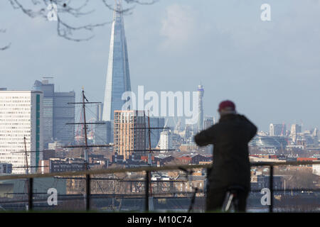 In Greenwich, London, Vereinigtes Königreich. 25. Januar, 2018. Greenwich Park in South East London genossen ein sonnigen Tag nach mehreren Tagen des grauen, nassen Wetter. Credit: Rob Powell/Alamy leben Nachrichten Stockfoto