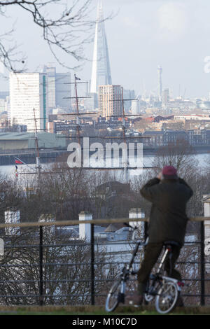 In Greenwich, London, Vereinigtes Königreich. 25. Januar, 2018. Greenwich Park in South East London genossen ein sonnigen Tag nach mehreren Tagen des grauen, nassen Wetter. Credit: Rob Powell/Alamy leben Nachrichten Stockfoto