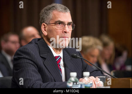 Dr. Marvin Goodfriend bezeugt vor den Senat der Vereinigten Staaten Ausschuss für Banken, Wohnungsbau und Stadtentwicklung auf ihre Ernennung zum Mitglied des Board of Governors des Federal Reserve System auf dem Capitol Hill in Washington, DC am Dienstag, 23. Januar 2018. Credit: Ron Sachs/CNP Foto: Ron Sachs/konsolidierte News Fotos/Ron Sachs - CNP Stockfoto