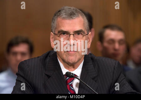 Dr. Marvin Goodfriend bezeugt vor den Senat der Vereinigten Staaten Ausschuss für Banken, Wohnungsbau und Stadtentwicklung auf ihre Ernennung zum Mitglied des Board of Governors des Federal Reserve System auf dem Capitol Hill in Washington, DC am Dienstag, 23. Januar 2018. Credit: Ron Sachs/CNP Foto: Ron Sachs/konsolidierte News Fotos/Ron Sachs - CNP Stockfoto
