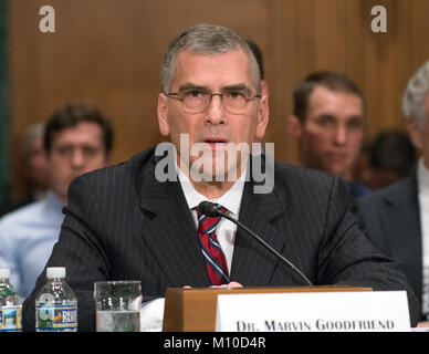 Dr. Marvin Goodfriend bezeugt vor den Senat der Vereinigten Staaten Ausschuss für Banken, Wohnungsbau und Stadtentwicklung auf ihre Ernennung zum Mitglied des Board of Governors des Federal Reserve System auf dem Capitol Hill in Washington, DC am Dienstag, 23. Januar 2018. Credit: Ron Sachs/CNP Foto: Ron Sachs/konsolidierte News Fotos/Ron Sachs - CNP Stockfoto