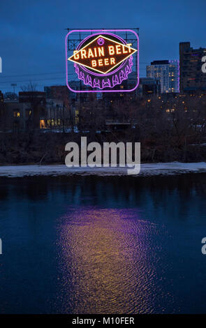 The iconic 1941 Grain Belt Beer sign in shades of neon purple in Minneapolis, Minnesota - The color purple is to recognize the NFL Minnesota Vikings f Stockfoto