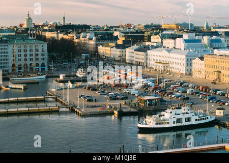 Helsinki, Finnland. Luftaufnahme von Marktplatz und Ferry Terminal im Winter Tag. Stockfoto