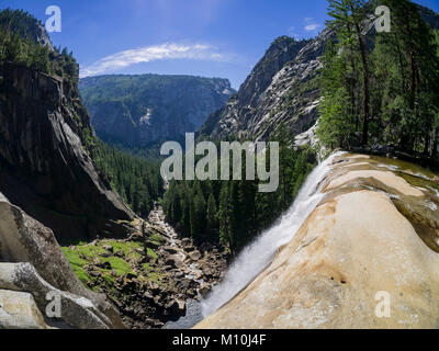 Luftbild von der Oberseite des oberen Yosemite Fall Yosemite National Park, Kalifornien Stockfoto