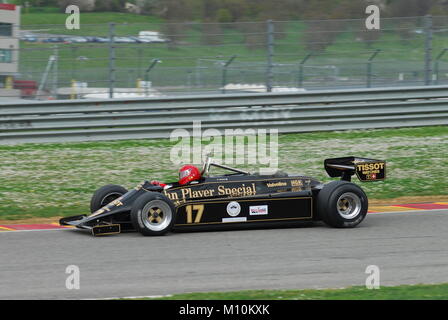 Mugello am 1. April 2007: Unbekannte laufen auf klassische F1-Wagen 1982 Lotus 91 John Player Team Lotus auf Mugello in Italien in Mugello historischen F Stockfoto