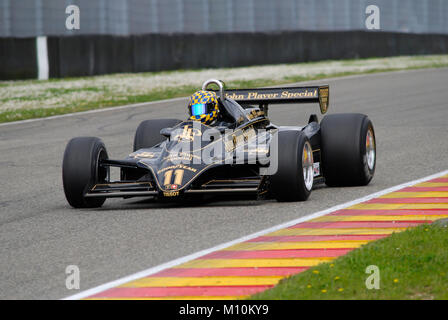 Mugello am 1. April 2007: Unbekannte laufen auf klassische F1-Wagen 1982 Lotus 91 John Player Team Lotus auf Mugello in Italien in Mugello historischen F Stockfoto