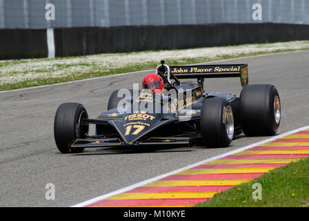 Mugello am 1. April 2007: Unbekannte laufen auf klassische F1-Wagen 1982 Lotus 91 John Player Team Lotus auf Mugello in Italien in Mugello historischen F Stockfoto