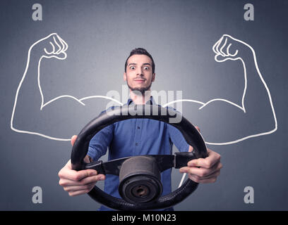 Junger Mann mit schwarzen Lenkrad mit muscly Arme neben ihm gezeichnet Stockfoto