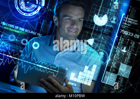 Professionelle IT-Mann die Entwicklung von Technologien Stockfoto