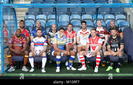 Huddersfield Riesen Michael Lawrence, Salford City Reds Manu Vatuvei, Warrington Wolves Chris Hill, Hull FC Danny Houghton, Leeds Rhinos Ryan Hall, Rumpf Kr Shaun Lunt, Katalanen Drachen Ben Garcia, St Helens Jonny Lomax, Wigan Warriors Liam Farrell, Castleford Tiger Lukas Gale, Widnes Vikings Rhys Hanbury, während die 2018 Betfred Super League Saison Start für John Smith's Stadion, Huddersfield. Stockfoto