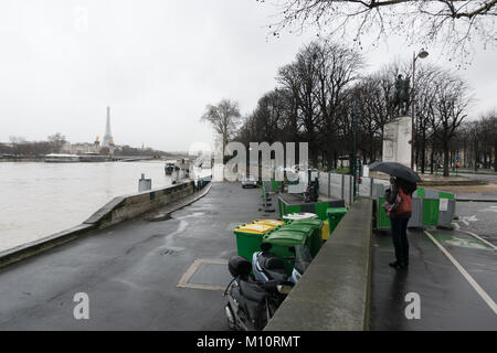 Paris, Frankreich - 25. Januar 2018: Hochwasser steigt in Paris, Seine im Hochwasser am 25. Januar 2018 Stockfoto