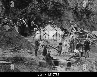 Zweiter Weltkrieg (1939-1945). Udssr. Schlacht von Stalingrad. Gekämpft zwischen der deutschen und der sowjetischen Armee (August 1942 - Februar 1943). Bürger auf der Flucht vor den nördlichen Vororten der Stadt und Flüchtling in Bohrungen. Fotografie. Stockfoto