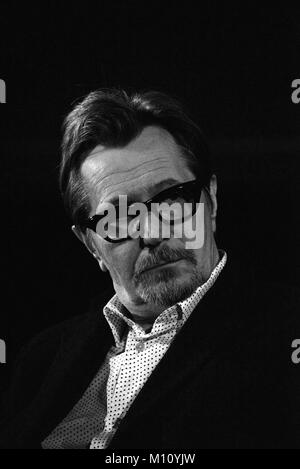 Dezember 7th, 2017 - Paris, Gary Oldman und Joe Wright Die dunkelste Stunde Film Premiere teilnehmen. Stockfoto