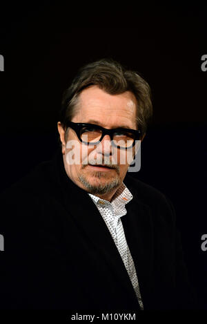 Dezember 7th, 2017 - Paris, Gary Oldman und Joe Wright Die dunkelste Stunde Film Premiere teilnehmen. Stockfoto