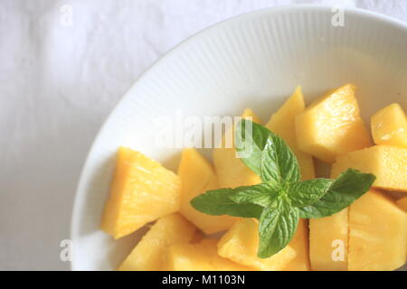 Die Platte gefüllt Mango Stockfoto