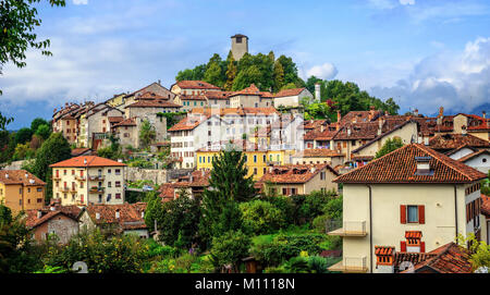 Feltre historische Altstadt liegt auf einem Hügel in den Dolomiten Alpen, Provinz Belluno, Venetien, Italien Stockfoto