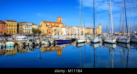 Panorama der Altstadt und Hafen von La Ciotat von Marseille, Provence, Frankreich Stockfoto