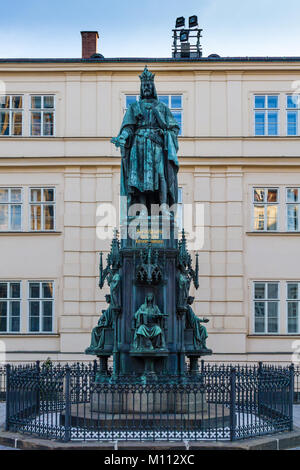 Statue von Karl IV. in Prag, Tschechische Republik Stockfoto