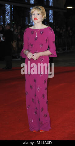 Englische Schauspielerin Emerald Fennell besucht die UK Premiere des Dänischen Mädchen im Odeon Leicester Square in London. 8. Dezember 2015 © Paul Treadway Stockfoto