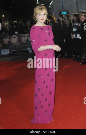 Englische Schauspielerin Emerald Fennell besucht die UK Premiere des Dänischen Mädchen im Odeon Leicester Square in London. 8. Dezember 2015 © Paul Treadway Stockfoto