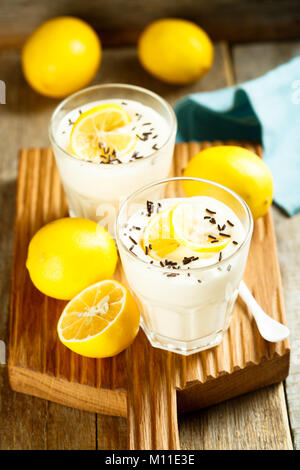 Hausgemachte Zitrone Mousse Stockfoto