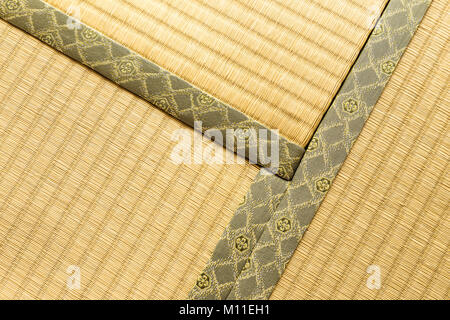 Hokkaido, Japan - 27. Dezember 2017 - Drei Abschnitte der Tatami, traditionelle japanische Zimmer fußmatte, flach auf den Boden mit t Stockfoto