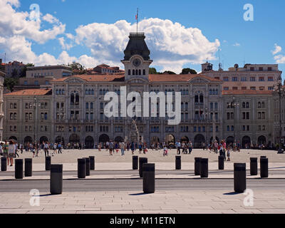 Triest. Das Rathaus Gebäude an der Piazza Unità d'Italia. Stockfoto