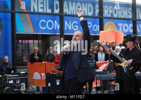 Neil Diamond führt auf NBC's "Heute" am Rockefeller Plaza am 20. Oktober 2014 in New York City. Stockfoto